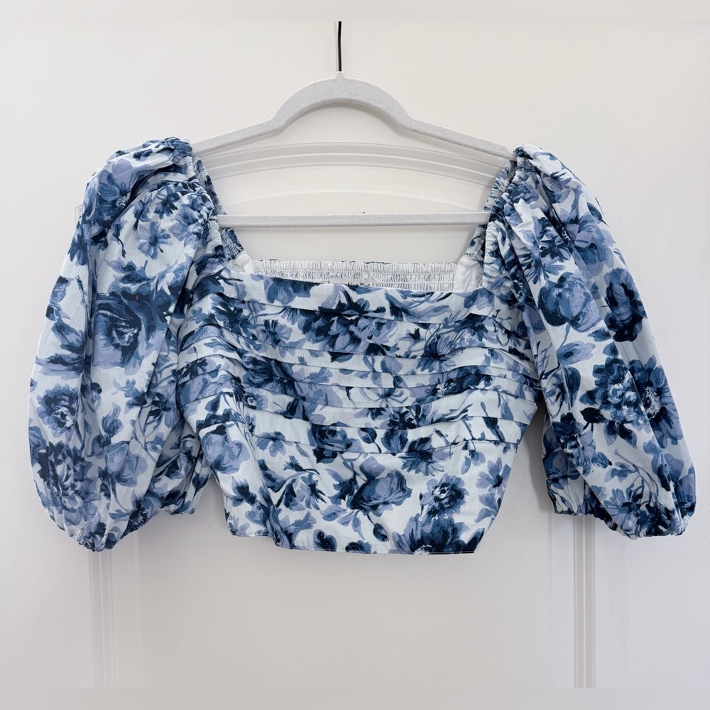 NWT Abercrombie & Fitch Blue and White Floral Puff Sleeve Crop Top